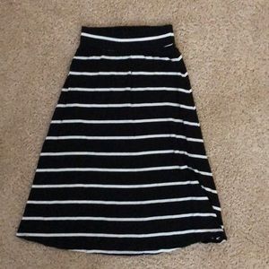 Black & white skirt. (Girls)